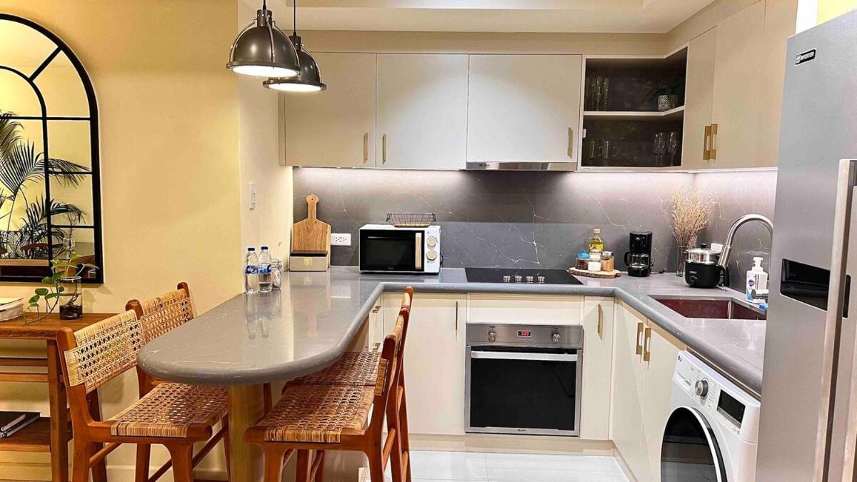 3 Bedroom Beautiful And Cozy Loft In Poblacion Makati Apartment