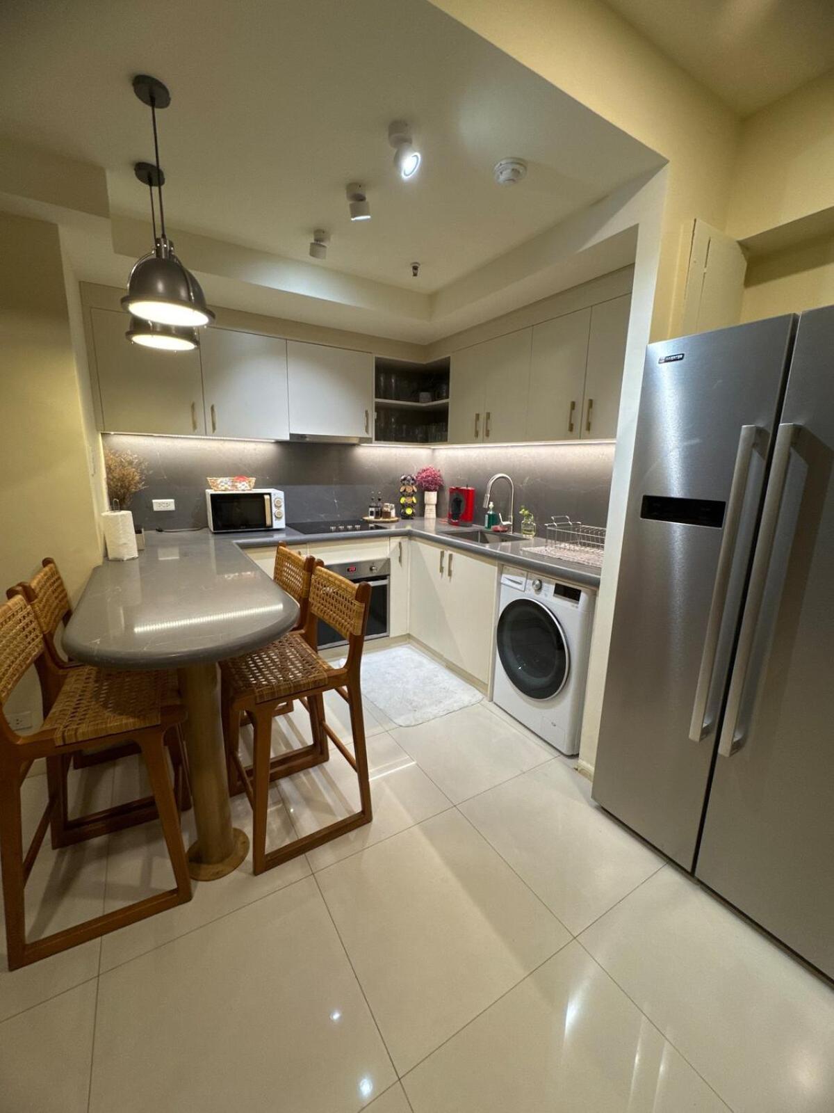 3 Bedroom Beautiful And Cozy Loft In Poblacion Makati