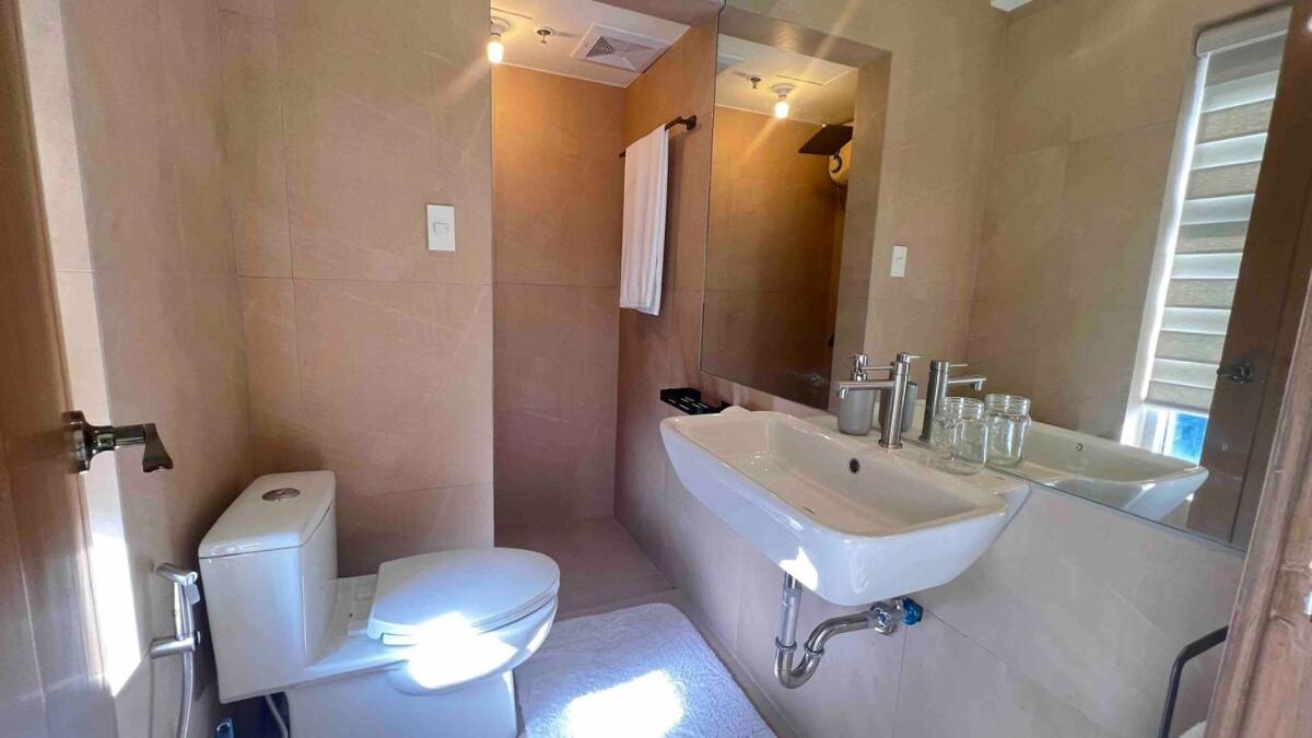 3 Bedroom Beautiful And Cozy Loft In Poblacion Makati Apartment